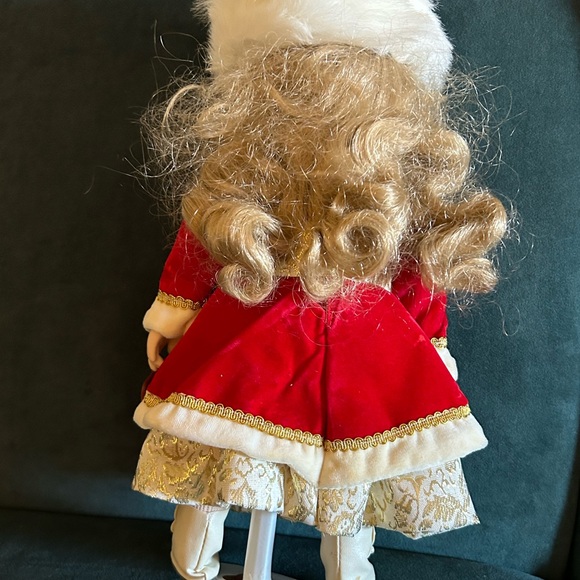 👀 HUGE SALE! VINTAGE ACCENTS OCCASIONS 2000 AUTHENTIC COLLECTIBLE EDITION DOLL - Picture 9 of 12